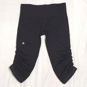 Women’s Size 2 lululemon in the flow cropped runch capri